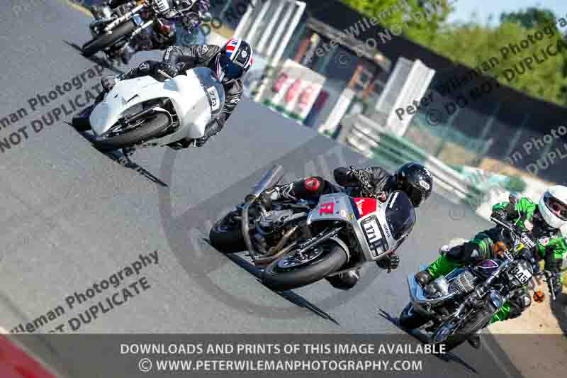 Vintage motorcycle club;eventdigitalimages;mallory park;mallory park trackday photographs;no limits trackdays;peter wileman photography;trackday digital images;trackday photos;vmcc festival 1000 bikes photographs